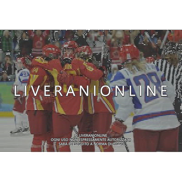 (100218) -- VANCOUVER, Feb. 18, 2010 () -- Chinese players celebrate after scoring during the women\'s preliminary round group B match against Russia at the 2010 Winter Olympic Games in Vancouver, Canada, on Feb. 18, 2010. China lost 1-2. (/Wu Wei) (hy) /Agenzia Aldo Liverani Sas - ITALY ONLY - CANADA: 21mi GIOCHI OLIMPICI INVERNALI OLIMPIADI DI VANCOUVER 2010