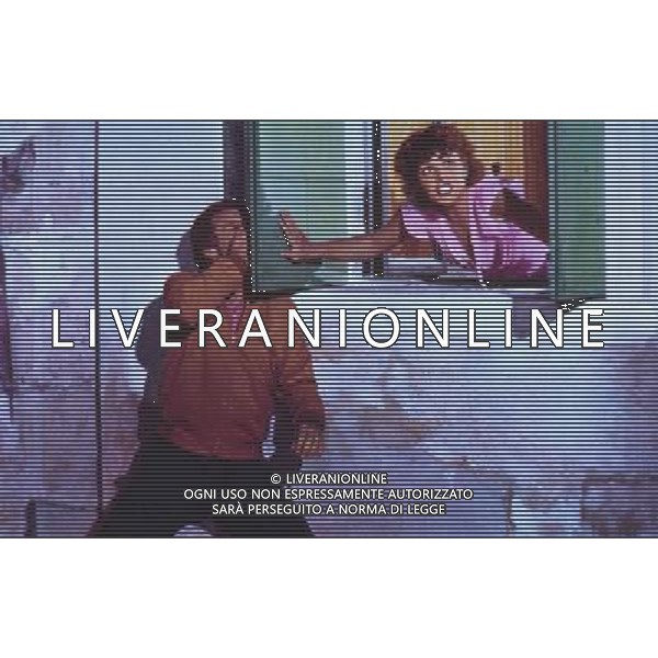 FILM\'DIMMI CHE FAI TUTTO PER ME\'1976 NELLA FOTO JOHNNY DORELLI-PAMELA VILLORESI AG ALDO LIVERANI