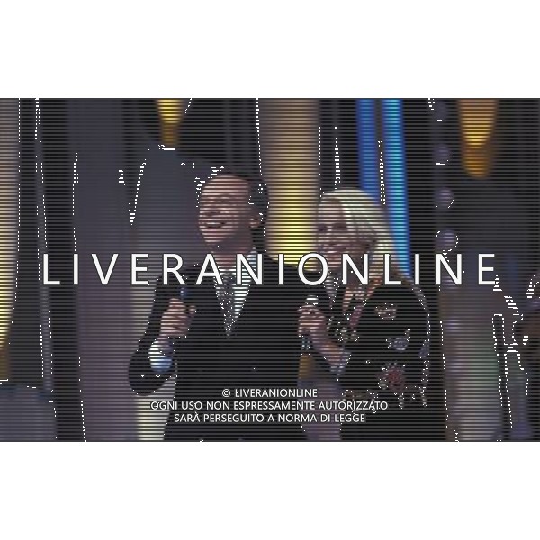 TRASMISSIONE TELEVISIVA\'FINALMENTE VENERDI\' 1989 NELLA FOTO JOHNNY DORELLI-HEATHER PARISI AG ALDO LIVERANI 