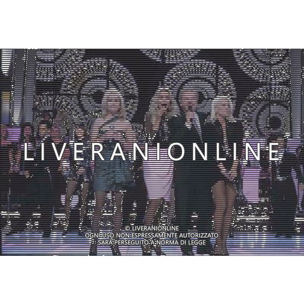 TRASMISSIONE TELEVISIVA\'FINALMENTE VENERDI\' 1989 NELLA FOTO JOHNNY DORELLI-GLORIA GUIDA AG ALDO LIVERANI 