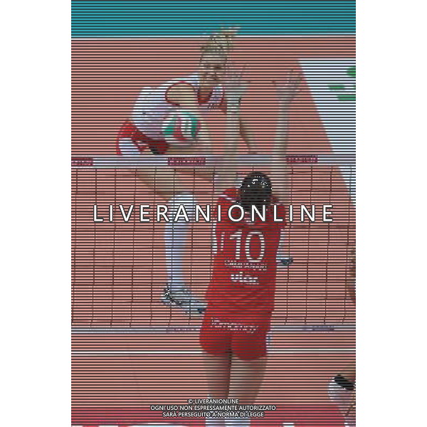 Findomestic Volley Cup - Campionato Pallavolo Serie A1 Femminile Busto Arsizio (VA) 14-02-2010 Yamamay Busto Arsizio - Scavolini Pesaro nella foto: Senna Usic (Scavolini Pesaro) foto Garavaglia - ag. Aldo Liverani sas