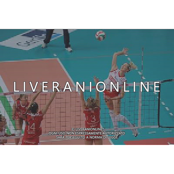 Findomestic Volley Cup - Campionato Pallavolo Serie A1 Femminile Busto Arsizio (VA) 14-02-2010 Yamamay Busto Arsizio - Scavolini Pesaro nella foto: Senna Usic (Scavolini Pesaro) foto Garavaglia - ag. Aldo Liverani sas