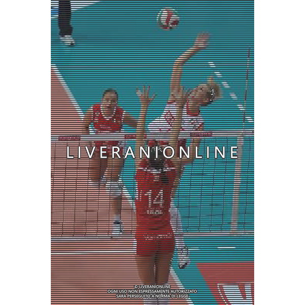 Findomestic Volley Cup - Campionato Pallavolo Serie A1 Femminile Busto Arsizio (VA) 14-02-2010 Yamamay Busto Arsizio - Scavolini Pesaro nella foto: Senna Usic (Scavolini Pesaro) foto Garavaglia - ag. Aldo Liverani sas