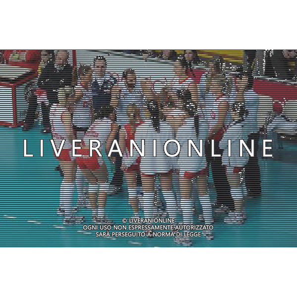 Findomestic Volley Cup - Campionato Pallavolo Serie A1 Femminile Busto Arsizio (VA) 14-02-2010 Yamamay Busto Arsizio - Scavolini Pesaro nella foto: l\'allenatore Angelo Anibal Vercesi durante un timeout della Scavolini Pesaro foto Garavaglia - ag. Aldo Liverani sas