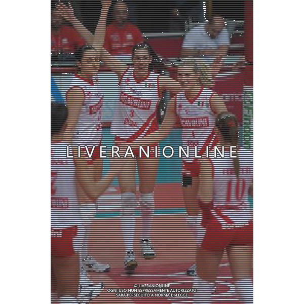 Findomestic Volley Cup - Campionato Pallavolo Serie A1 Femminile Busto Arsizio (VA) 14-02-2010 Yamamay Busto Arsizio - Scavolini Pesaro nella foto: esultanza Scavolini Pesaro foto Garavaglia - ag. Aldo Liverani sas
