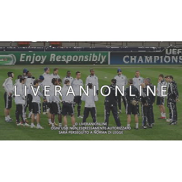 Champions League 2009/2010 Ottavi di Finale Andata Milano - 23.02.2010 Allenamento prepartita Chelsea Nella Foto: CARLO ANCELOTTI PARLA AL GRUPPO /Ph.Vitez-Ag. Aldo Liverani