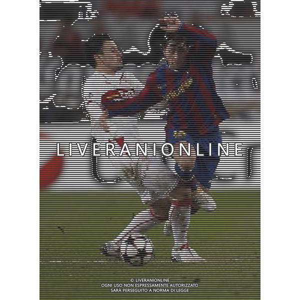 STOCCARDA - BARCELLONA CHAMPIONS LEAGUE Fu§ball,Fussball, 23.02.2010 Champions League, Achtelfinale, Saison 2009/2010 VFB Stuttgart, FC Barcelona, Barca, Champions League, Uefa 1 : 1 Zweikampf, Maxwell, links, Barca, rechts, Timo Gebhart PH.FIRO/AG ALDO LIVERANI SAS ITALY ONLY *** Local Caption *** ITALY ONLY