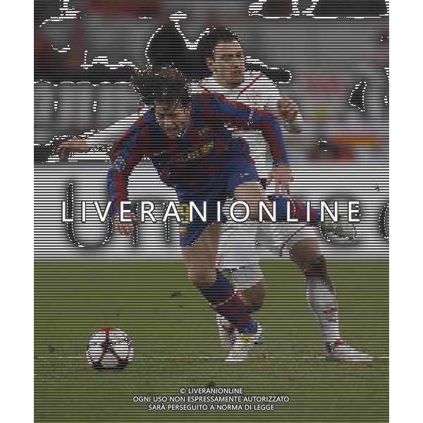 STOCCARDA - BARCELLONA CHAMPIONS LEAGUE Fu§ball,Fussball, 23.02.2010 Champions League, Achtelfinale, Saison 2009/2010 VFB Stuttgart, FC Barcelona, Barca, Champions League, Uefa 1 : 1 Zweikampf, Maxwell, links, Barca, rechts, Timo Gebhart PH.FIRO/AG ALDO LIVERANI SAS ITALY ONLY *** Local Caption *** ITALY ONLY