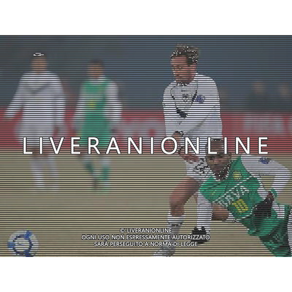 SARAIVA ERIVALDO ANTONIO (R #10) of Beijing Guoan vies with WARD NICHOLAS ANDREW (L #22) Australia\'s Melbourne Victory during a Group E match in the AFC Champions League in Beijing , China on Tuesday , Feb 23, 2010.Beijing Guoan won over Melbourne Victory with 1-0.(Photo By Zheng Ze/ColorChinaPhoto) - Ag. Aldo Liverani sas ITALY ONLY PARTITA COPPA CAMPIONI AFC ( Asian Football Confederation - competizione calcistica per squadre di club asiatiche) - Beijing Guoan vs Melbourne Victory