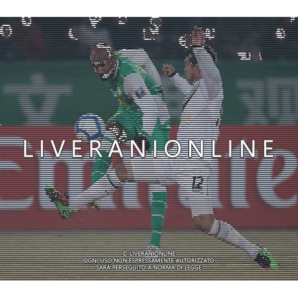 SARAIVA ERIVALDO ANTONIO (L #10) of Beijing Guoan vies with Victory VARGAS RODRIGO ALEJANDRO (R #12)of Australia\'s Melbourne Victory during a Group E match in the AFC Champions League in Beijing , China on Tuesday , Feb 23, 2010.Beijing Guoan won over Melbourne Victory with 1-0.(Photo By Zheng Ze/ColorChinaPhoto) - Ag. Aldo Liverani sas ITALY ONLY PARTITA COPPA CAMPIONI AFC ( Asian Football Confederation - competizione calcistica per squadre di club asiatiche) - Beijing Guoan vs Melbourne Victory