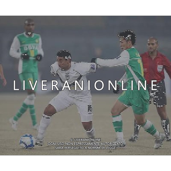 Yan Xiangchuang(R2 #11) of Beijing Guoan vies with CARLOS HERNANDEZ VALVERDE (L2 #22) Australia\'s Melbourne Victory during a Group E match in the AFC Champions League in Beijing , China on Tuesday , Feb 23, 2010.Beijing Guoan won over Melbourne Victory with 1-0.(Photo By Zheng Ze/ColorChinaPhoto) - Ag. Aldo Liverani sas ITALY ONLY PARTITA COPPA CAMPIONI AFC ( Asian Football Confederation - competizione calcistica per squadre di club asiatiche) - Beijing Guoan vs Melbourne Victory