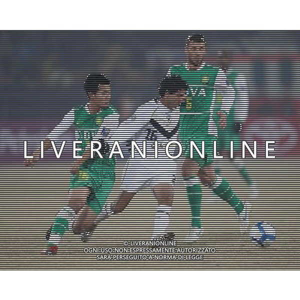 Huang Bowen (L #16) and MATIC DARKO (R #5) of Beijing Guoan vies with CARLOS HERNANDEZ VALVERDE (C #16) Australia\'s Melbourne Victory during a Group E match in the AFC Champions League in Beijing , China on Tuesday , Feb 23, 2010.Beijing Guoan won over Melbourne Victory with 1-0.(Photo By Zheng Ze/ColorChinaPhoto) - Ag. Aldo Liverani sas ITALY ONLY PARTITA COPPA CAMPIONI AFC ( Asian Football Confederation - competizione calcistica per squadre di club asiatiche) - Beijing Guoan vs Melbourne Victory