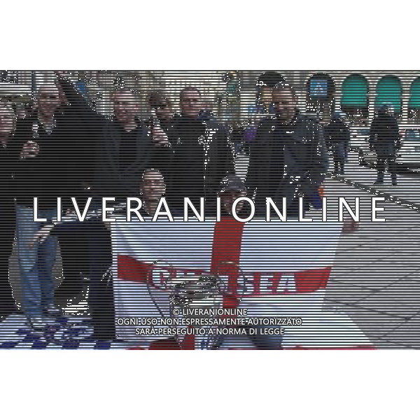 TIFOSI DEL CHELSEA IN PIAZZA DUOMO A MILANO PRIMA DELLA PARTITA DI CHAMPIONS LEAGUE INTER - CHELSEA © ANTONIO SORANO - AG. ALDO LIVERANI SAS