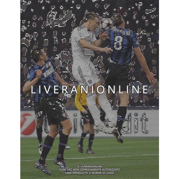 INTER - CHELSEA CHAMPIONS LEAGUE OTTAVI DI ANDATA 24/02/2010 NELLA FOTO THIAGO MOTTA E JOHN TERRY ©LUZZANI/AGENZIA ALDO LIVERANI SAS