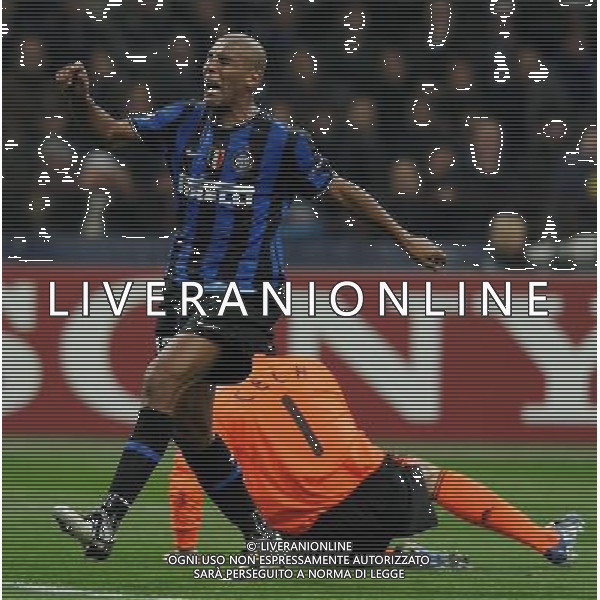 Champions League 2009/2010 Ottavi di Finale Andata Milano - 24.02.2010 Inter-Chelsea Nella Foto:MAICON ANTICIPATO DA CECH /Ph.Vitez-Ag. Aldo Liverani