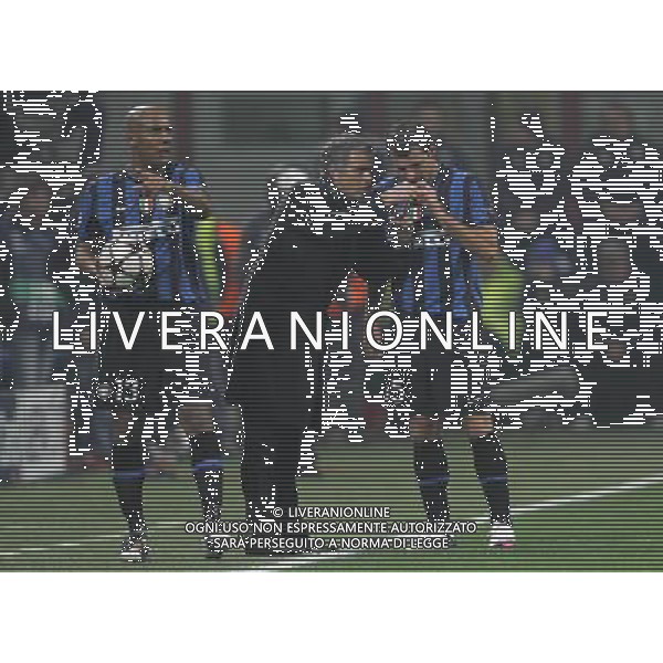 INTER - CHELSEA CHAMPIONS LEAGUE OTTAVI DI ANDATA 24/02/2010 NELLA FOTO MAICON, JOSE\' MOURINHO E DEJAN STANKOVIC ©LUZZANI/AGENZIA ALDO LIVERANI SAS
