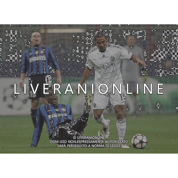 INTER - CHELSEA CHAMPIONS LEAGUE OTTAVI DI ANDATA 24/02/2010 NELLA FOTO MARIO BALOTELLI E MALOUDA ©LUZZANI/AGENZIA ALDO LIVERANI SAS