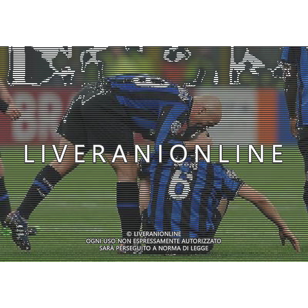 Champions League 2009/2010 Ottavi di Finale Andata Milano - 24.02.2010 Inter-Chelsea Nella Foto:CAMBIASSO RINGRAZIA LUCIO /Ph.Vitez-Ag. Aldo Liverani