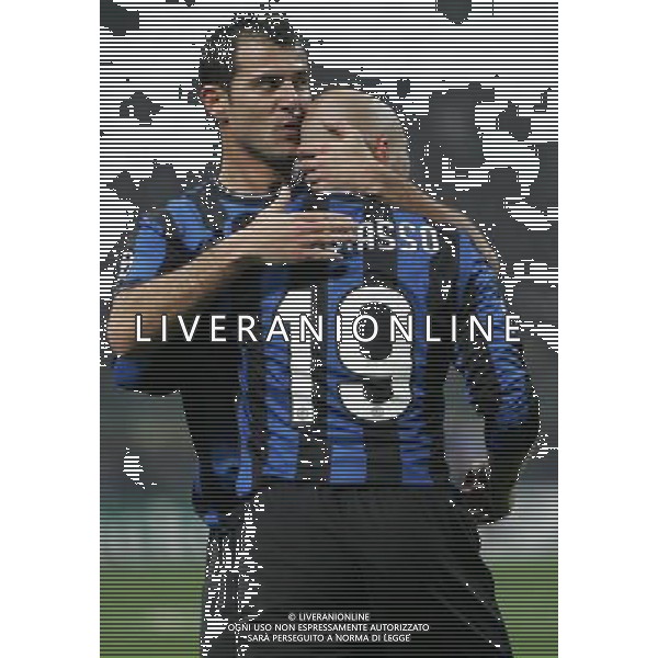 Milano 24-02-2010 Champions League 2009/2010 inter-chelsea 2:1 nella foto l\'esultanza di esteban cambiasso dopo il gol con dejan stankovic ph marco luzzani/ag aldo liverani s.a.s.