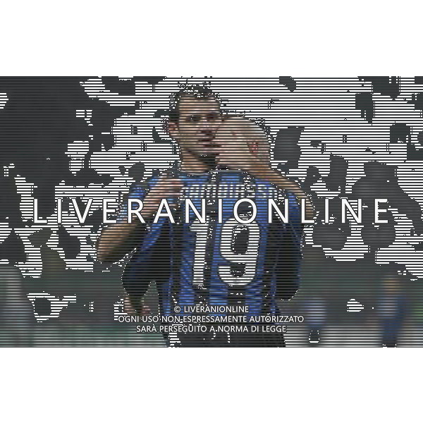 Milano 24-02-2010 Champions League 2009/2010 inter-chelsea 2:1 nella foto l\'esultanza di esteban cambiasso dopo il gol con dejan stankovic ph marco luzzani/ag aldo liverani s.a.s.