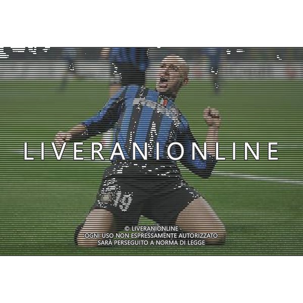 Milano 24-02-2010 Champions League 2009/2010 inter-chelsea 2:1 nella foto l\'esultanza di esteban cambiasso dopo il gol ph marco luzzani/ag aldo liverani s.a.s.