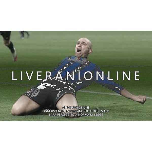 Milano 24-02-2010 Champions League 2009/2010 inter-chelsea 2:1 nella foto l\'esultanza di esteban cambiasso dopo il gol ph marco luzzani/ag aldo liverani s.a.s.