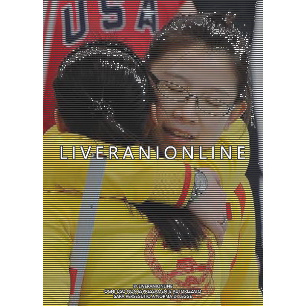 (100223) -- VANCOUVER, Feb. 23, 2010 () -- China\'s Wang Bingyu (R) hugs with Liu Yin after the women\'s curling round robin match against the United States at the 2010 Winter Olympic Games in Vancouver, Canada, Feb. 23, 2010. China won 6-5 and advanced to the semifinals. (/Qi Heng) (hy) /Agenzia Aldo Liverani Sas - ITALY ONLY - CANADA: 21mi GIOCHI OLIMPICI INVERNALI OLIMPIADI DI VANCOUVER 2010