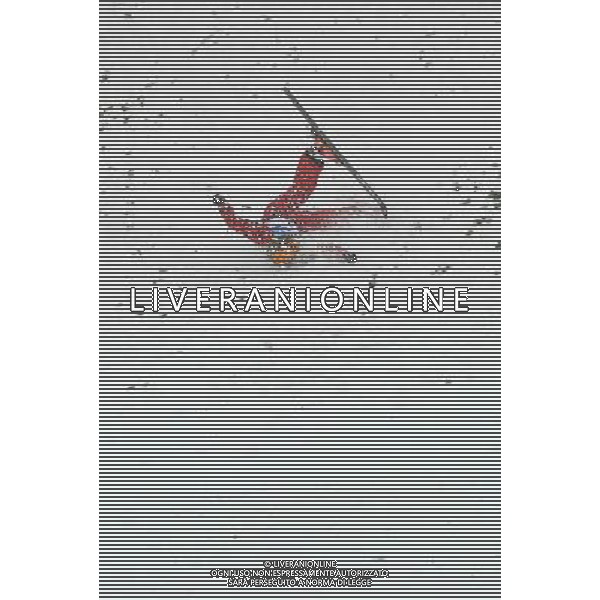 (100224) -- VANCOUVER, Feb. 24, 2010 () -- China\'s Xu Mengtao falls during the women\'s aerials final of Freestyle Skiing at the 2010 Winter Olympic Games in Cypress Mountain, Canada, Feb. 24, 2010. (/Qi Heng) /Agenzia Aldo Liverani Sas - ITALY ONLY - CANADA: 21mi GIOCHI OLIMPICI INVERNALI OLIMPIADI DI VANCOUVER 2010