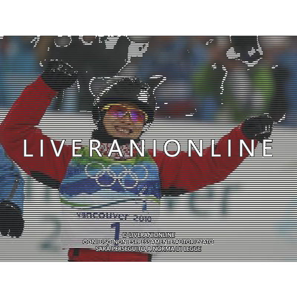 (100224) -- VANCOUVER, Feb. 24, 2010 () -- China\'s Li Nina reacts after her final jump during the women\'s aerials final of Freestyle Skiing at the 2010 Winter Olympic Games in Cypress Mountain, Canada, Feb. 24, 2010. Li Nina won a silver medal of the event with 207.23 points. (/Han Yan) /Agenzia Aldo Liverani Sas - ITALY ONLY - CANADA: 21mi GIOCHI OLIMPICI INVERNALI OLIMPIADI DI VANCOUVER 2010