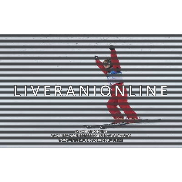 (100224) -- VANCOUVER, Feb. 24, 2010 () -- China\'s Guo Xinxin reacts after her final jump during the women\'s aerials final of Freestyle Skiing at the 2010 Winter Olympic Games in Cypress Mountain, Canada, Feb. 24, 2010. Guo Xinxin won a bronze medal of the event with 205.22 points. (/Qi Heng) /Agenzia Aldo Liverani Sas - ITALY ONLY - CANADA: 21mi GIOCHI OLIMPICI INVERNALI OLIMPIADI DI VANCOUVER 2010