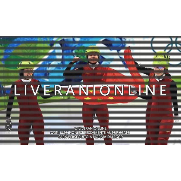 (100224) -- VANCOUVER, Feb. 24, 2010 () -- China\'s Sun Linlin (L), Wang Meng (2nd L), Zhou Yang (front in R) and Zhang Hui celebrate after the women\'s 3000m relay final of short track speed skating at the 2010 Winter Olympic Games in Vancouver, Canada, Feb. 24, 2010. China\'s team won the title of the event with a world-record-breaking time 4:06.610. (/Shen Hong) /Agenzia Aldo Liverani Sas - ITALY ONLY - CANADA: 21mi GIOCHI OLIMPICI INVERNALI OLIMPIADI DI VANCOUVER 2010