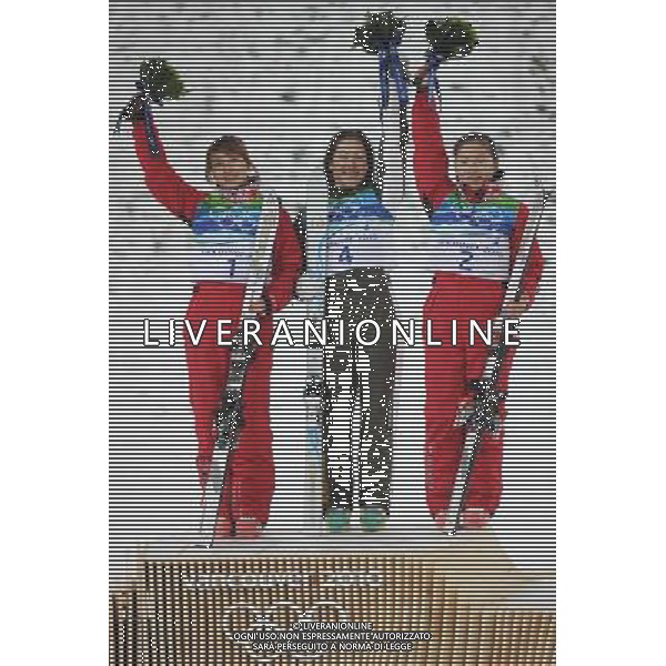 (100224) -- VANCOUVER, Feb. 24, 2010 () -- Australia\'s Lydia Lassila (C), China\'s Li Nina (L) and Guo Xinxin react on the podium during the flower ceremony for the women\'s aerials final of Freestyle Skiing at the 2010 Winter Olympic Games in Cypress Mountain, Canada, Feb. 24, 2010. Lydia Lassila won the title of the event with 214.74 points. (/Xu Jiajun) /Agenzia Aldo Liverani Sas - ITALY ONLY - CANADA: 21mi GIOCHI OLIMPICI INVERNALI OLIMPIADI DI VANCOUVER 2010