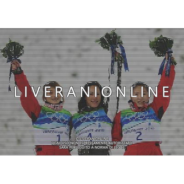 (100224) -- VANCOUVER, Feb. 24, 2010 () -- Australia\'s Lydia Lassila (C), China\'s Li Nina (L) and Guo Xinxin celebrate on the podium during the flower ceremony for the women\'s aerials final of Freestyle Skiing at the 2010 Winter Olympic Games in Cypress Mountain, Canada, Feb. 24, 2010. (/Xu Jiajun) /Agenzia Aldo Liverani Sas - ITALY ONLY - CANADA: 21mi GIOCHI OLIMPICI INVERNALI OLIMPIADI DI VANCOUVER 2010
