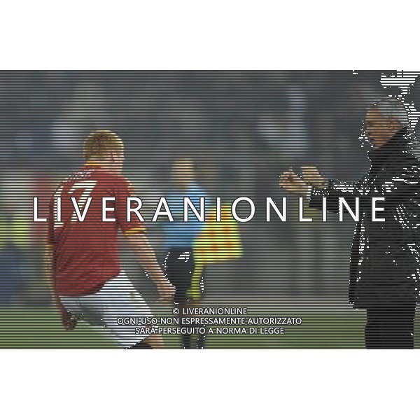 AS Roma vs Panathinaikos 25/02/2010 Uefa Europa League 2009/2010 Ritorno dei sedicesimi di finale nella foto: l\'esultanza dopo il gol di john arne riise del 1-0 con claudio ranieri ph. Corradetti / ©Agenzia Aldo LIVERANI Sas