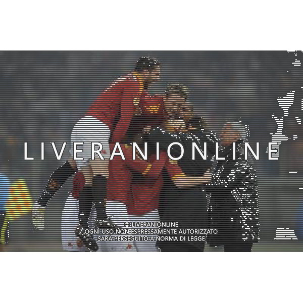 AS Roma vs Panathinaikos 25/02/2010 Uefa Europa League 2009/2010 Ritorno dei sedicesimi di finale nella foto: abbracci esultanza dopo il gol di john arne riise ph. Corradetti / ©Agenzia Aldo LIVERANI Sas