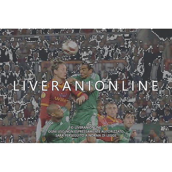 AS Roma vs Panathinaikos 25/02/2010 Uefa Europa League 2009/2010 Ritorno dei sedicesimi di finale nella foto: philippe Mexes e Gilberto ph. Corradetti / ©Agenzia Aldo LIVERANI Sas