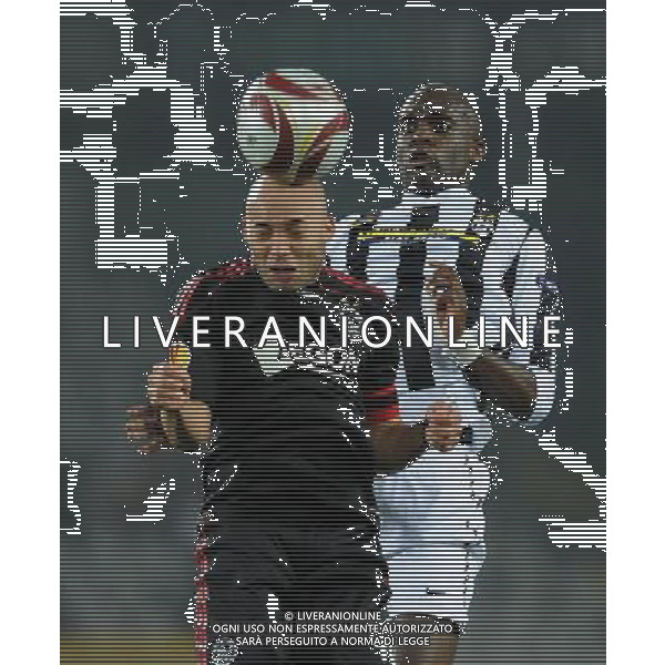 UEFA Europa League 2009/2010 Sedicesimi di Finale Ritorno Torino - 25.02.2010 Juventus-Ajax Nella Foto:SISSOKO-DE ZEEUW /Ph.Vitez-Ag. Aldo Liverani