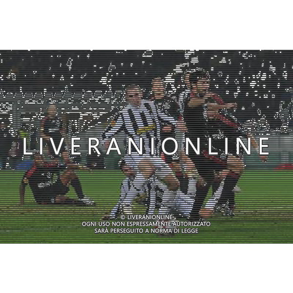 Juventus - Ajax 25-02-2009 Uefa Europa League 2009/2010 Ritorno dei sedicesimi di finale Nella foto: GIORGIO CHIELLINI IN mischia in area olandese ©Falzone/Agenzia Aldo Liverani Sas 