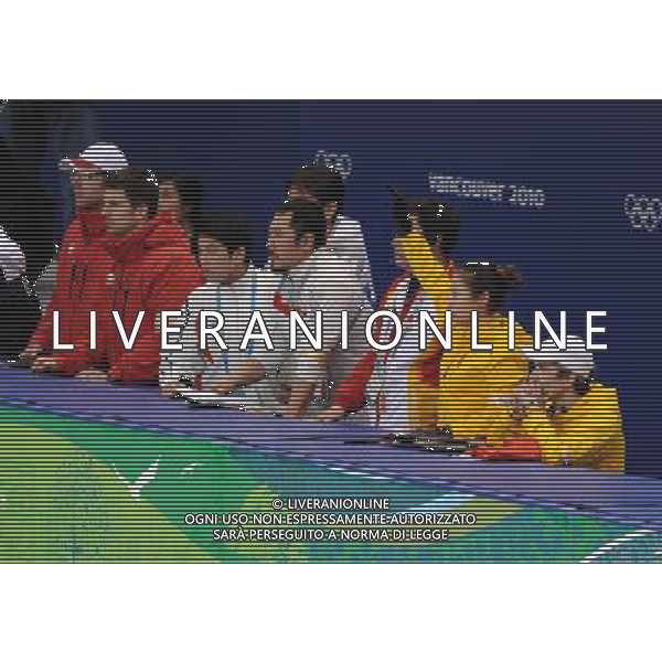 (100224) -- VANCOUVER, Feb. 24, 2010 () -- Li Yan (2nd R), coach of China\'s team appeals after the women\'s 3000m relay final of short track speed skating at the 2010 Winter Olympic Games in Vancouver, Canada, Feb. 24, 2010. China\'s team won the title of the event with a world-record-breaking time 4:06.610. South Korea\'s team was disqualified. (/Yang Lei) /Agenzia Aldo Liverani Sas - ITALY ONLY - CANADA: 21mi GIOCHI OLIMPICI INVERNALI OLIMPIADI DI VANCOUVER 2010
