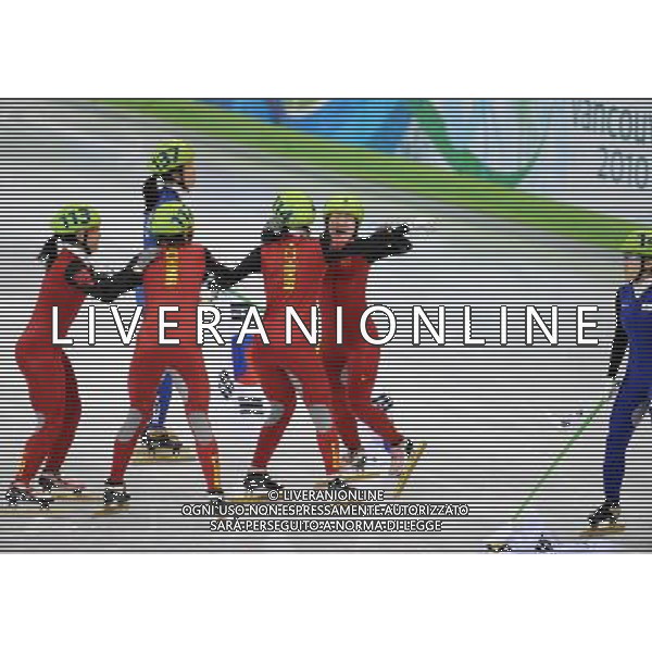 (100224) -- VANCOUVER, Feb. 24, 2010 () -- China\'s Zhang Hui, Wang Meng, Zhou Yang and Sun Linlin celebrate after the women\'s 3000m relay final of short track speed skating at the 2010 Winter Olympic Games in Vancouver, Canada, Feb. 24, 2010. China\'s team won the title of the event with a world-record-breaking time 4:06.610. South Korea\'s team was disqualified. (/Yang Lei) /Agenzia Aldo Liverani Sas - ITALY ONLY - CANADA: 21mi GIOCHI OLIMPICI INVERNALI OLIMPIADI DI VANCOUVER 2010