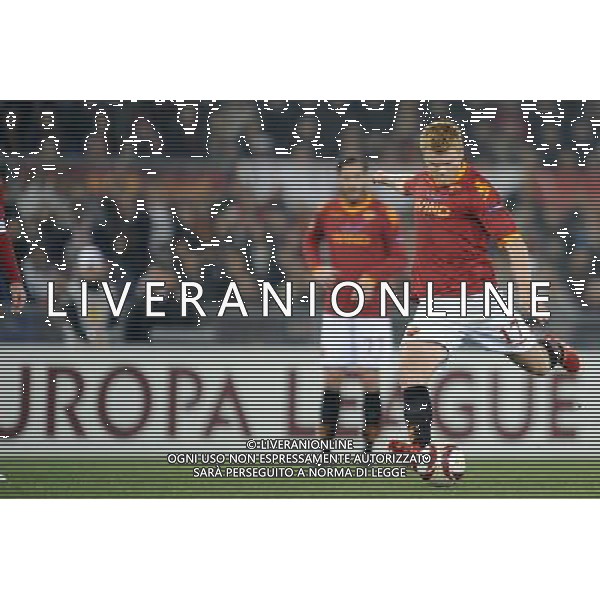 Roma - 25/02/2010 - Stadio Olimpico - Uefa Europa League 2009/2010 - Ritorno dei sedicesimi di finale - AS Roma vs Panathinaikos - nella foto: John Arne RIISE realizza il gol del 1 a 0 ph. Corradetti / ©Aldo LIVERANI Sas