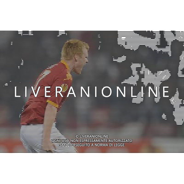 Roma - 25/02/2010 - Stadio Olimpico - Uefa Europa League 2009/2010 - Ritorno dei sedicesimi di finale - AS Roma vs Panathinaikos - nella foto:l\'esultanza di John Arne RIISE dopo il gol ph. Corradetti / ©Aldo LIVERANI Sas
