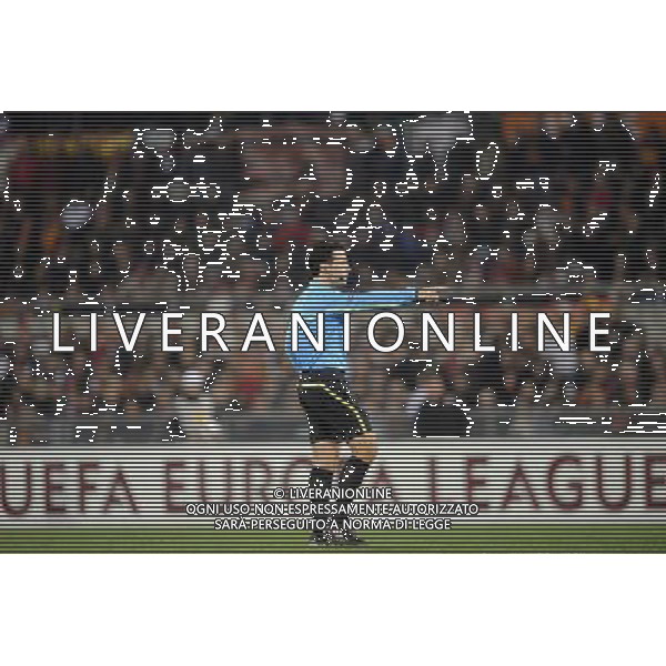 Roma - 25/02/2010 - Stadio Olimpico - Uefa Europa League 2009/2010 - Ritorno dei sedicesimi di finale - AS Roma vs Panathinaikos - nella foto: L\'arbitro portoghese Bruno Miguel DUARTE PAIXAO ph. Corradetti / ©Aldo LIVERANI Sas