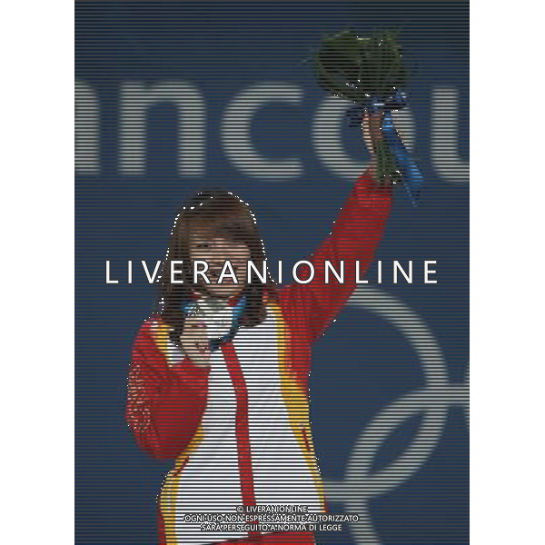 (100225) -- VANCOUVER, Feb. 25, 2010 () -- China\'s Li Nina greets the audience on the podium during the awarding ceremony for the women\'s aerials final of freestyle skiing at the 2010 Winter Olympic Games in Vancouver, Canada, Feb. 25, 2010. Li Nina won the silver medal. (/Han Yan) /Agenzia Aldo Liverani Sas - ITALY ONLY - CANADA: 21mi GIOCHI OLIMPICI INVERNALI OLIMPIADI DI VANCOUVER 2010