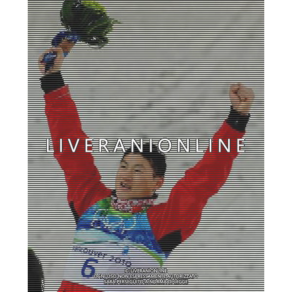 (100225) -- VANCOUVER, Feb. 25, 2010 () -- China\'s Liu Zhongqing reacts on the podium during the flower ceremony for the men\'s aerials final of Freestyle Skiing at the 2010 Winter Olympic Games in Cypress Mountain, Canada, Feb. 25, 2010. Liu Zhongqing won a bronze medal of the event with 242.53 points. (/Shen Hong) /Agenzia Aldo Liverani Sas - ITALY ONLY - CANADA: 21mi GIOCHI OLIMPICI INVERNALI OLIMPIADI DI VANCOUVER 2010