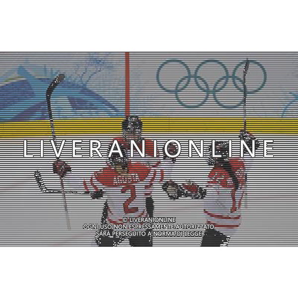 (100225) -- VANCOUVER, Feb. 25, 2010 () -- Canada\'s players celebrate after scoring against the United States during the women\'s Gold Medal Hockey game at the 2010 Winter Olympic Games in Vancouver, Canada, Feb. 25, 2010. Canada\'s team claimed the title of the event after winning the match 2-0. (/Wu Wei) /Agenzia Aldo Liverani Sas - ITALY ONLY - CANADA: 21mi GIOCHI OLIMPICI INVERNALI OLIMPIADI DI VANCOUVER 2010