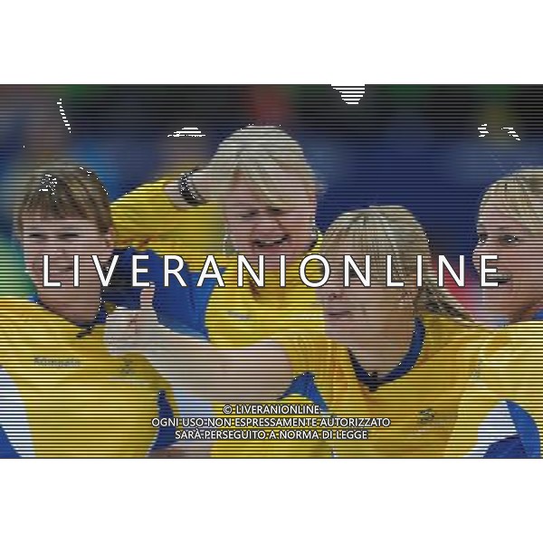 (100225) -- VANCOUVER, Feb. 25, 2010 () -- Swedish players react during the women\'s curling semifinal against China at the 2010 Winter Olympic Games in Vancouver, Canada, Feb. 25, 2010. China lost 4-9 and was disqualified for the final. (/Qi Heng) (hy) /Agenzia Aldo Liverani Sas - ITALY ONLY - CANADA: 21mi GIOCHI OLIMPICI INVERNALI OLIMPIADI DI VANCOUVER 2010
