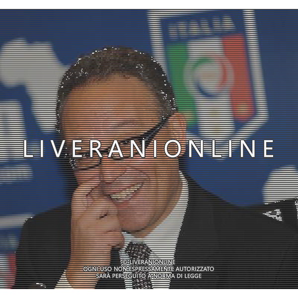 Raduno Nazionale Italiana a Coverciano Coverciano(FI) - 01.03.2010 Presentazione Nuove Maglie del Mondiale Sud Africa 2010 e Conferenza Stampa Nella Foto:VARRIALE ENRICO PRESENTA IL SUO LIBRO /Ph.Vitez-Ag. Aldo Liverani