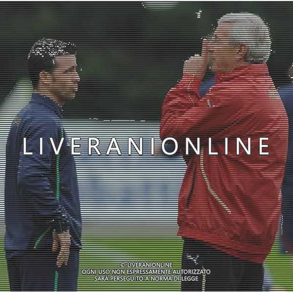 Raduno Nazionale Italiana a Coverciano Coverciano(FI) - 01.03.2010 Allenamento Nella Foto:LIPPI FA IL GESTO DI MOURINHO A DI NATALE /Ph.Vitez-Ag. Aldo Liverani