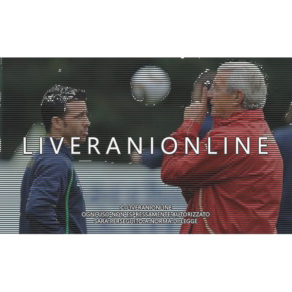 Raduno Nazionale Italiana a Coverciano Coverciano(FI) - 01.03.2010 Allenamento Nella Foto:LIPPI FA IL GESTO DI MOURINHO A DI NATALE /Ph.Vitez-Ag. Aldo Liverani